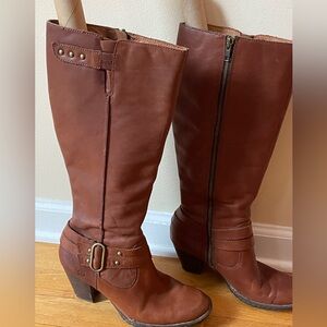 Women’s Born Brown Leather Boot. Size 8. Barely worn. 2.5” inch heel. Full zip